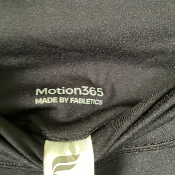 Motion 365 fabletics black sml leggings with mesh panels - Picture 3 of 4
